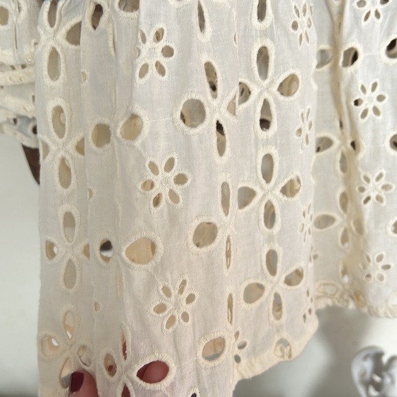 BOUTIQUE Blue/Red/Tan Floral Blouse w/Eyelet Tiers,Size Large, EUC. - Picture 4 of 6